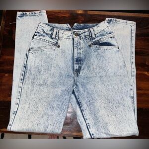 Stone Washed High Wasted V Notch Vintage Levi’s Jeans